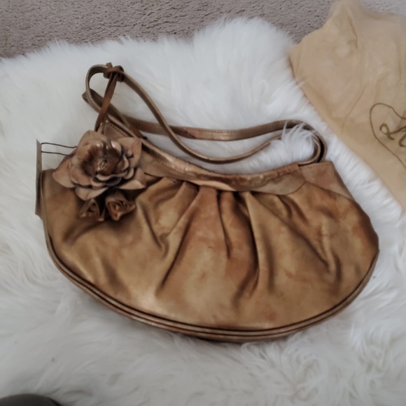 Luvshoes Canada Brand New Gold Shoulder Bag - Picture 2 of 7